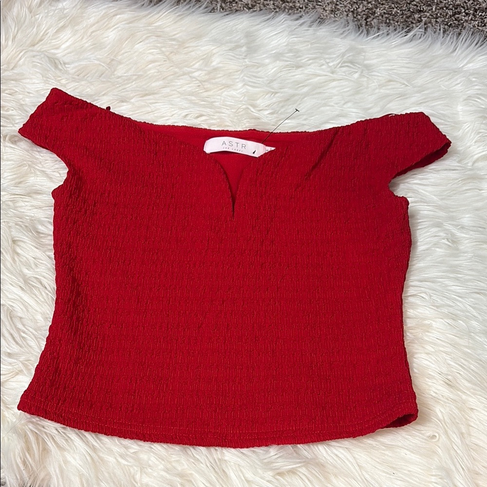 NWOT ASTR The Label Red Textured V-Wired Front Cropped Top S